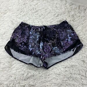 Lululemon Hotty Hot Short II *2.5" Memoir Multi Purple / Black